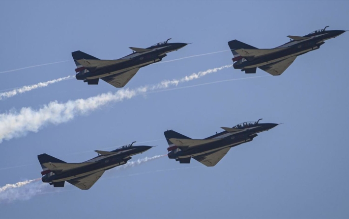 چین بە 37 فڕۆکەی جەنگی نمایش بەسەر ئاسمانی تایواندا دەکات