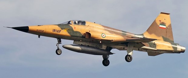 بەپەلە ... فڕۆکەیەکی سەربازی جۆری F-5 لە ئێران کەوتە خوارەوە