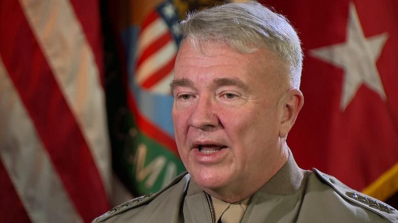 +   وێنە    ...    ژەنەڕاڵ مەکێنزی سەبارەت بە چەند پرسی گرینگ زانیاری بڵاو دەکاتەوە