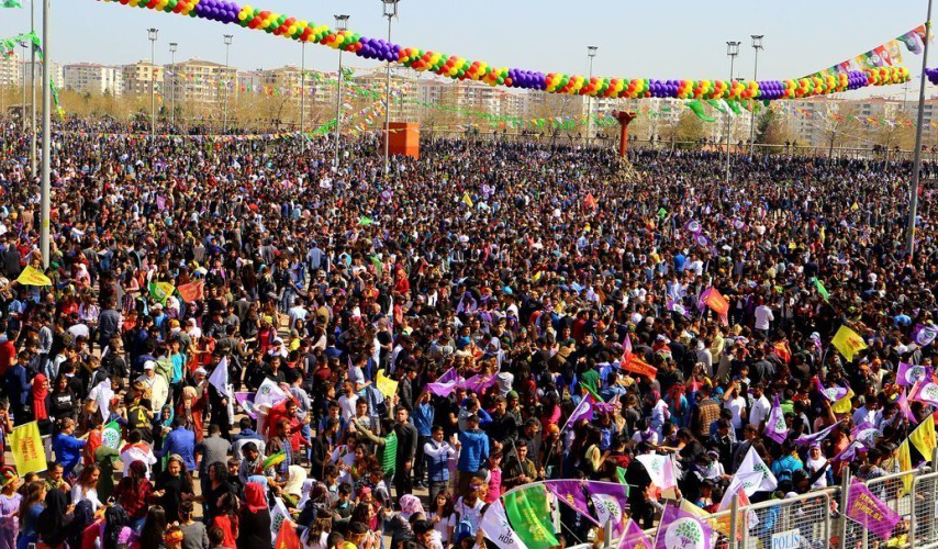 به‌شداری سه‌دان هه‌زار كه‌س، جه‌ژنی نه‌ورۆز له‌ئامه‌د به‌ڕێوه‌چوو