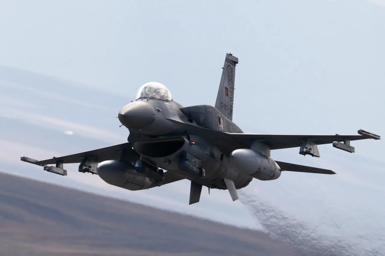 تورکیا شەش فڕۆکەی جەنگی ئێف ١٦ ڕەوانەی باکووری قوبرس دەکات