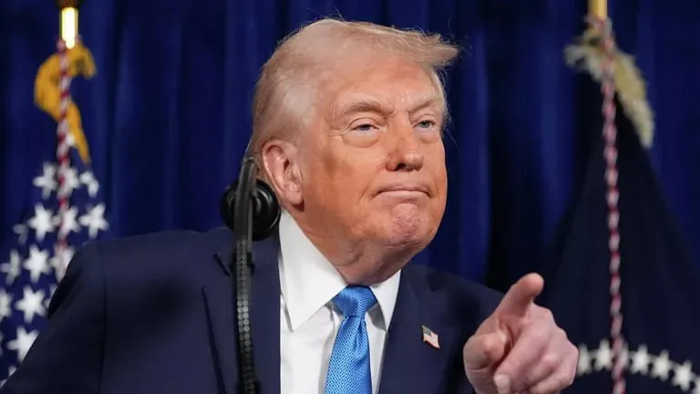 دۆناڵد ترامپ : ئێران ڕێککەوتن نەکات، وێستگەی کارەبا و بیرە نەوتەکانیان لەناو دەبەین