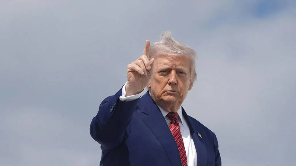 ترامپ ھەڕەشە لە ئێران دەكات و دەڵێت; ڕێگە نادەین هیچ کەشتییەک لە گەرووی هورمز تێپەڕێت