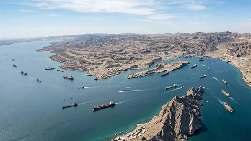 ئەمریکا ڕێگری لە هاتووچۆی ٧٠ نەوتکێشی ئێران کردووە
