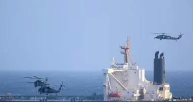 هێزەکانی ئەمریکا دەست بەسەر کەشتییەکی سزادراودا دەگرن
