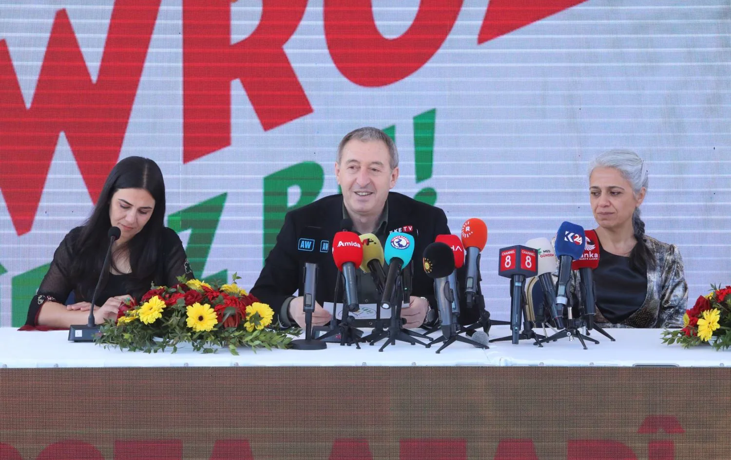 Tuncer Bakırhan: Kürtler hiçbir gücün silahlı gücü değil! 