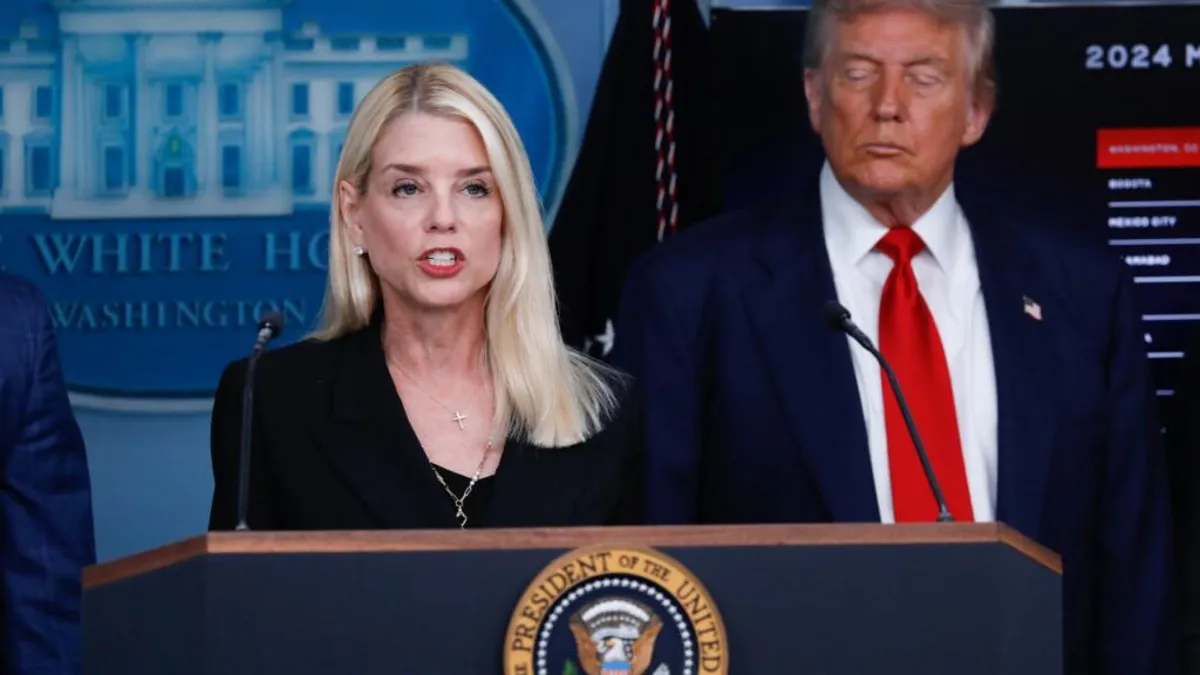 Trump, Adalet Bakanı Bondi’yi görevden aldığını duyurdu