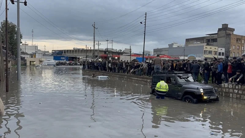 Erbil’de sağanak hayatı felç etti!