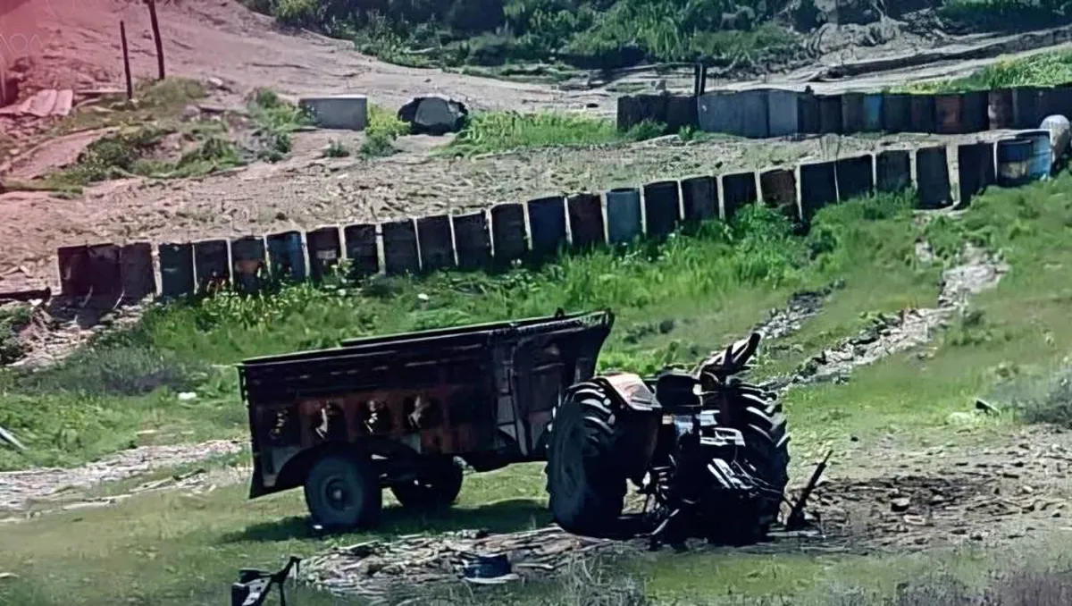Kobanî: Bi teqîna mayînê traktor bû du parçe, cotkar bi giranî brîndar bû