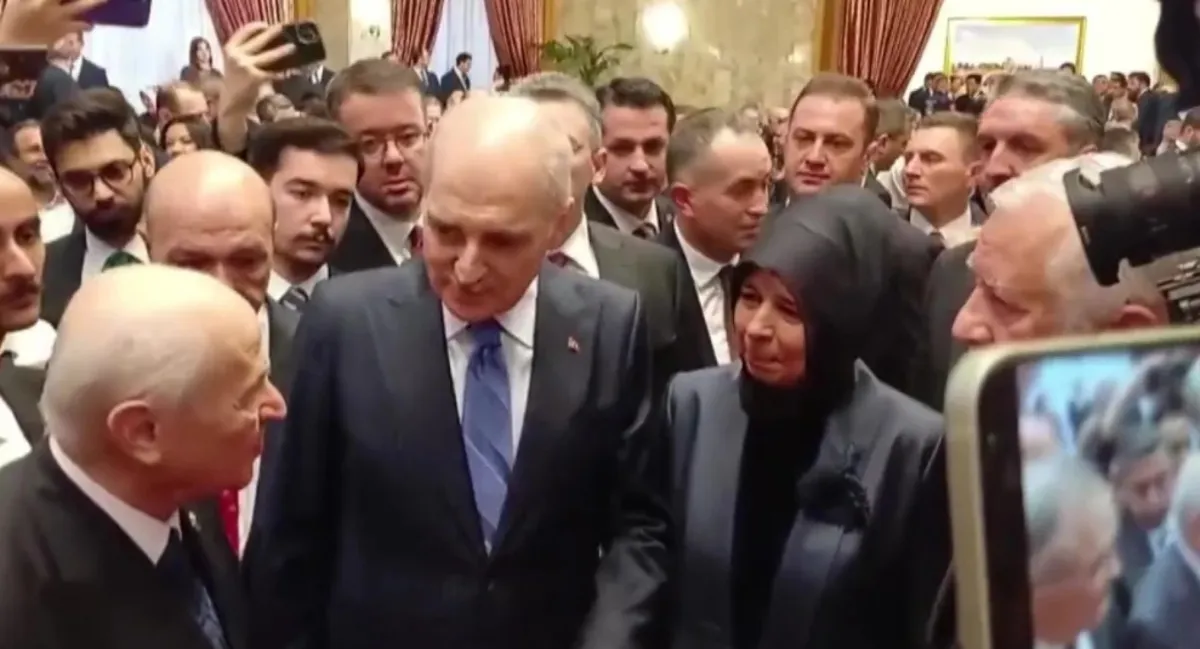 Devlet Bahçelî bi şandeya DEM Partiyê re civiya
