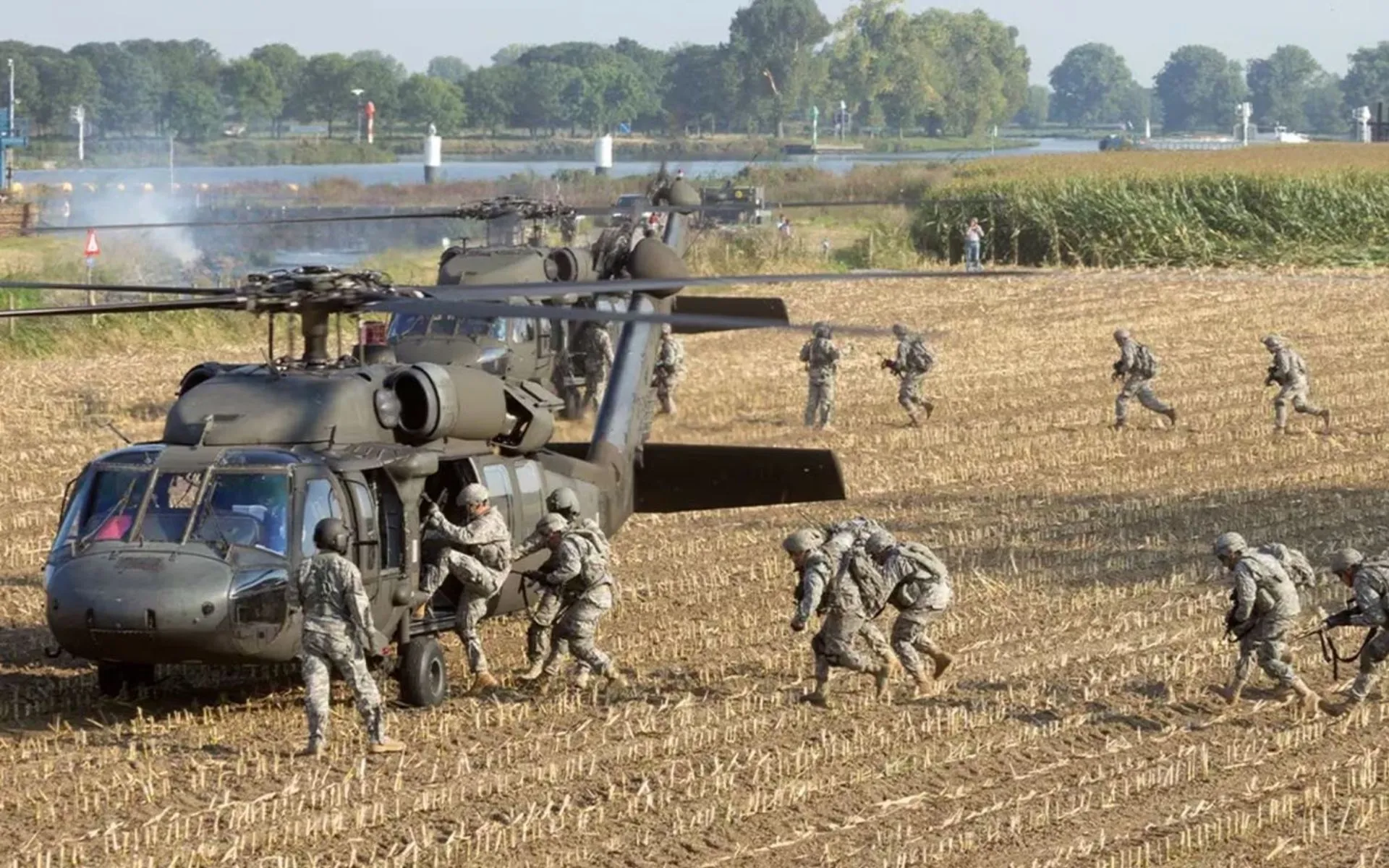 Amerîka 10 hezar leşkerên din dişîne Rojhilata Navîn