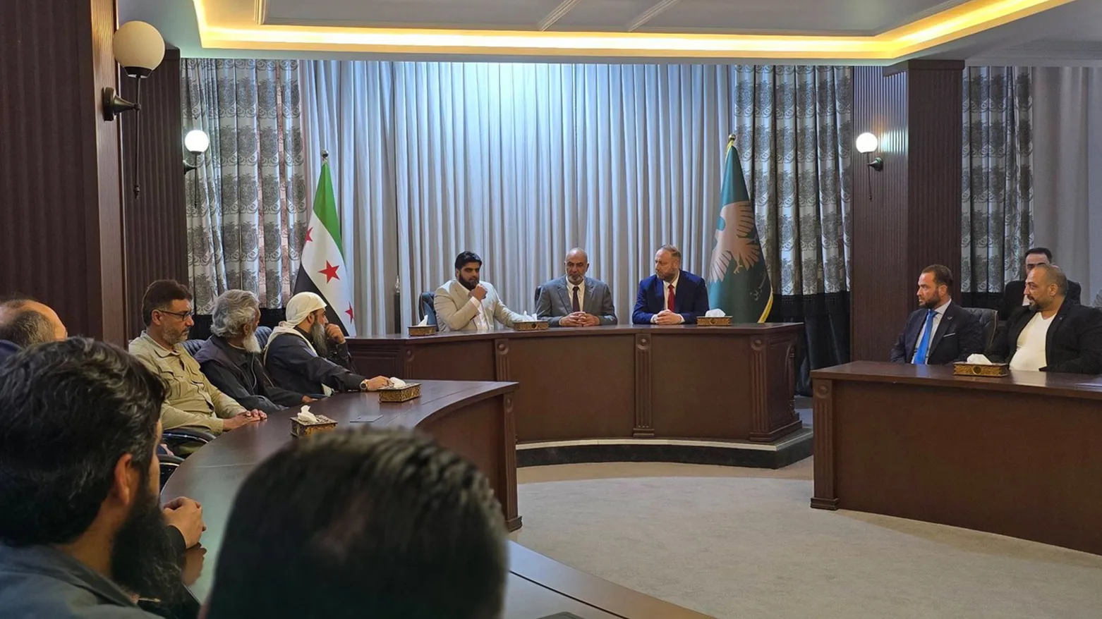 Amadekariya şandina malbatên Ereb ji Efrînê tê kirin