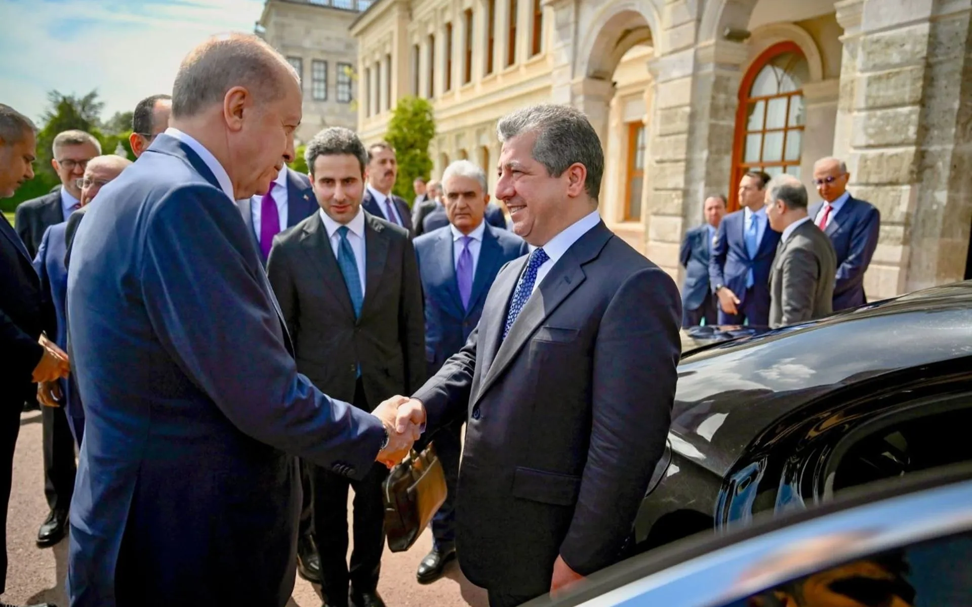 "Erdoğan protokolü esneterek, Mesrur Barzani’ye ofisinin avlusuna kadar eşlik etti"