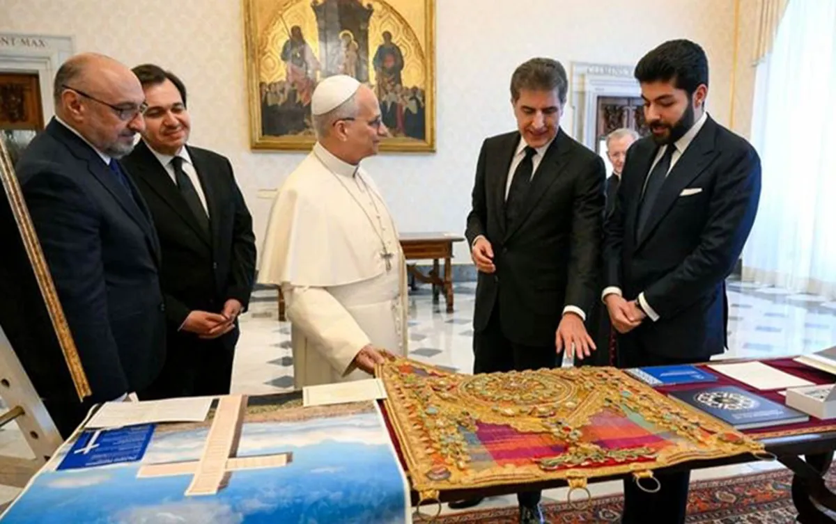 Nêçîrvan Barzanî li Vatîkanê tabloya hunerî ya pêkvejiyanê diyarî Papa kir