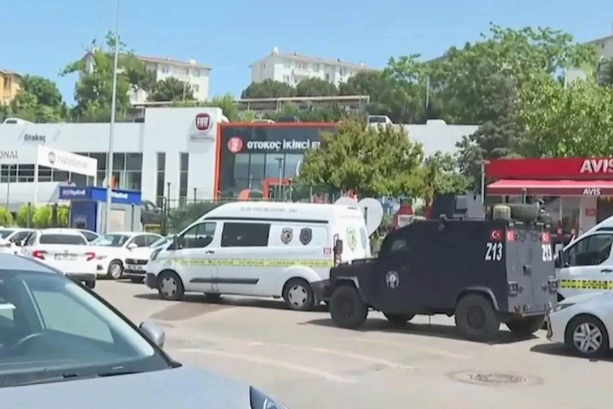 Li Stenbolê avahiya Koç Holdîngê hate gulbaran kirin