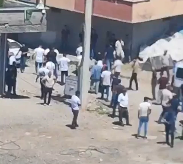 Mirovên Narin Güran û yên Nevzat Bahtiyar li hev xistin: 6 kes birîndar bû