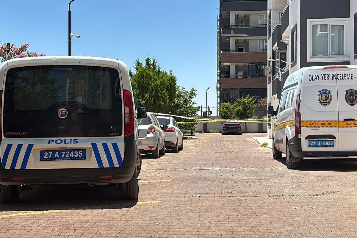 Bi zarokê xwe yê 4 salî ve ji qata 8an xwe avêt: Dê mir û zarok birîndar bû