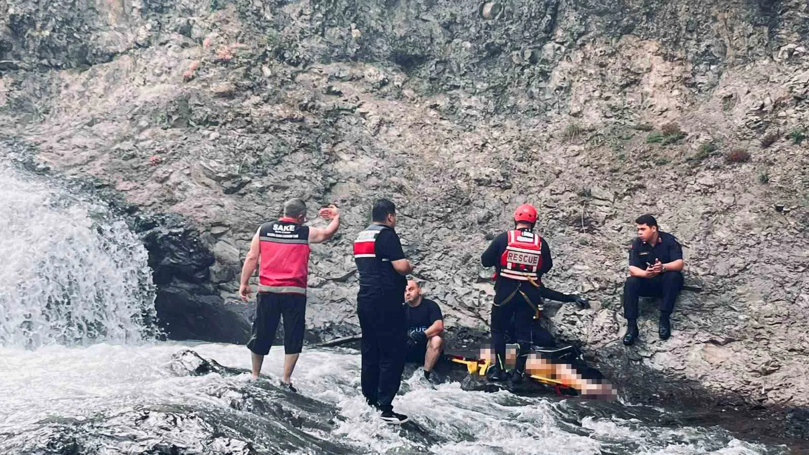 Cesedê kesê wenda dîtin lê xebatkarekî AFADê di botê de can da