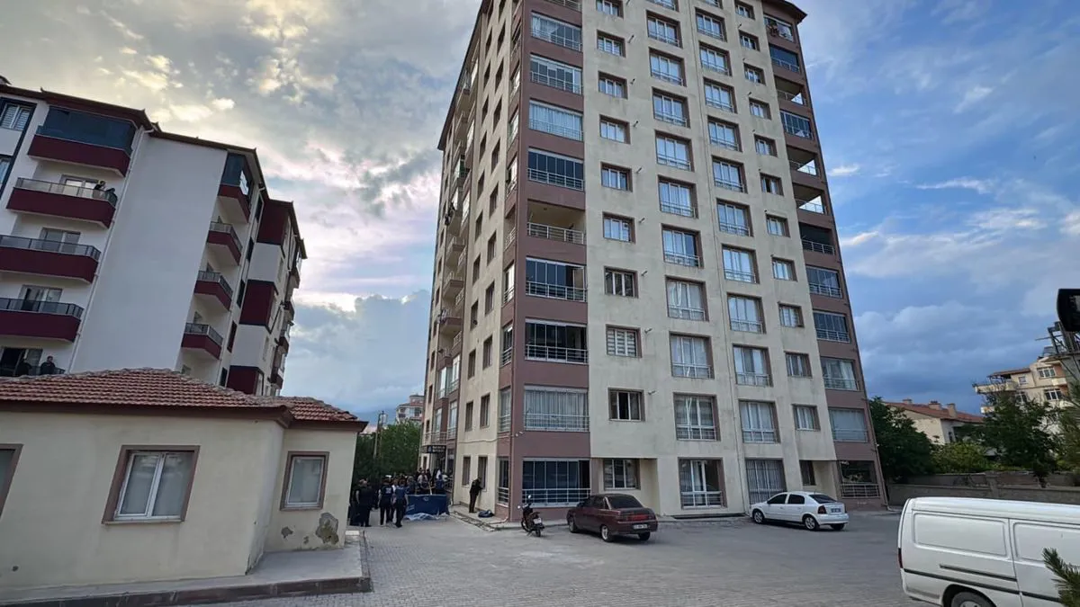 Xortê ji qata 10an de ket, jiyana xwe ji dest da