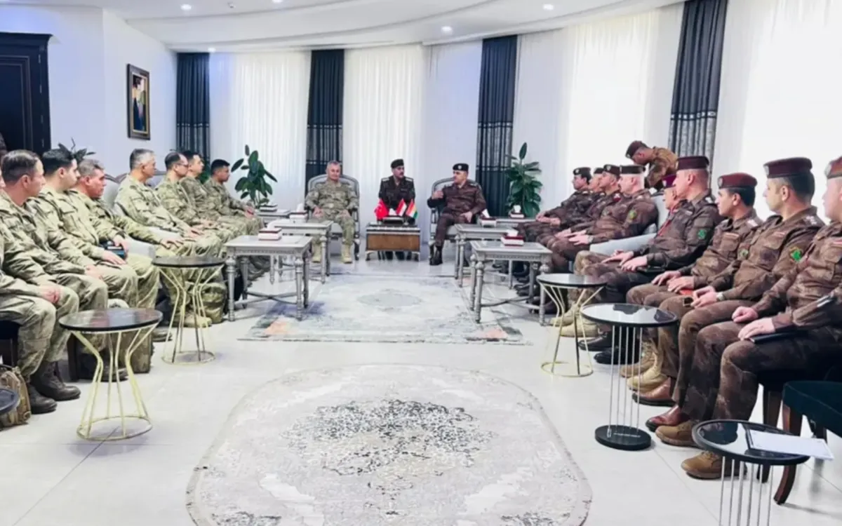 Fermandarên Tirk û Iraqî civiyan