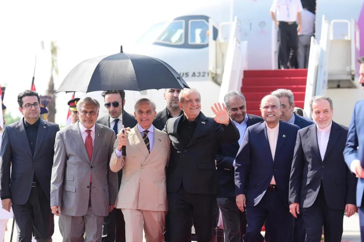 Mesud Pezeşkiyan Pakistan’da