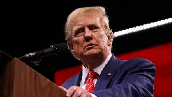 Trump: Dibe ku ez di xalekê de bi Mucteba Xameneyî bicivim