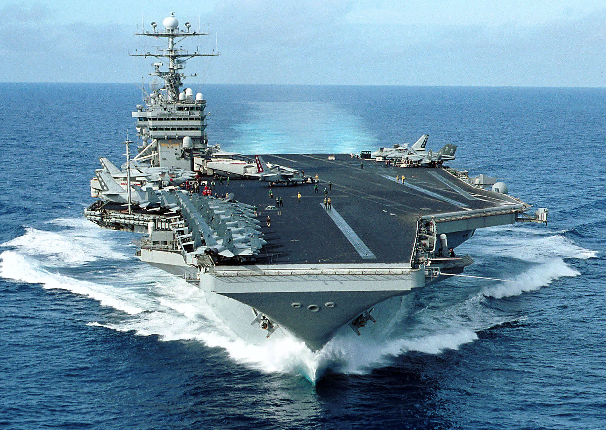 USS Abraham Lincoln çû, USS George Washington hat