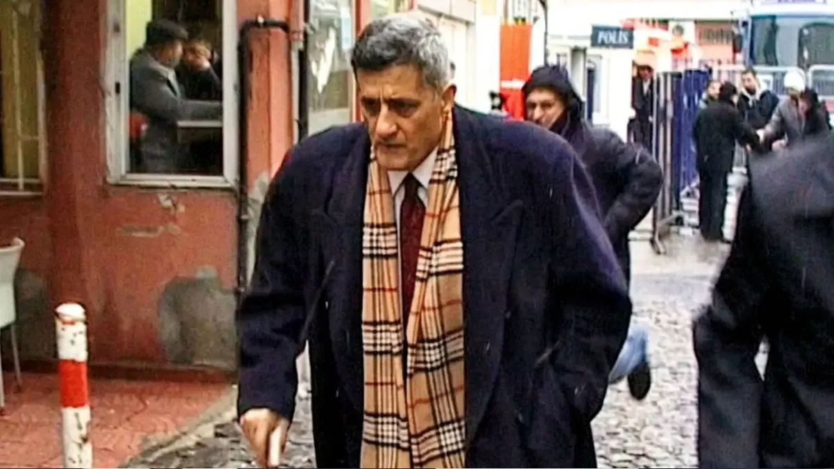 Di lêpirsîna Kaşif Kozinoğlu de 9 kesan xistin bin çav