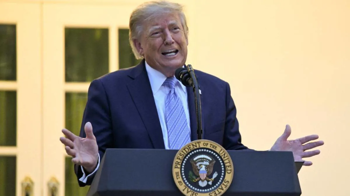 Trump çûna 3 dezgeyên medyayê ji bo Koşka Sipî qedexe kir