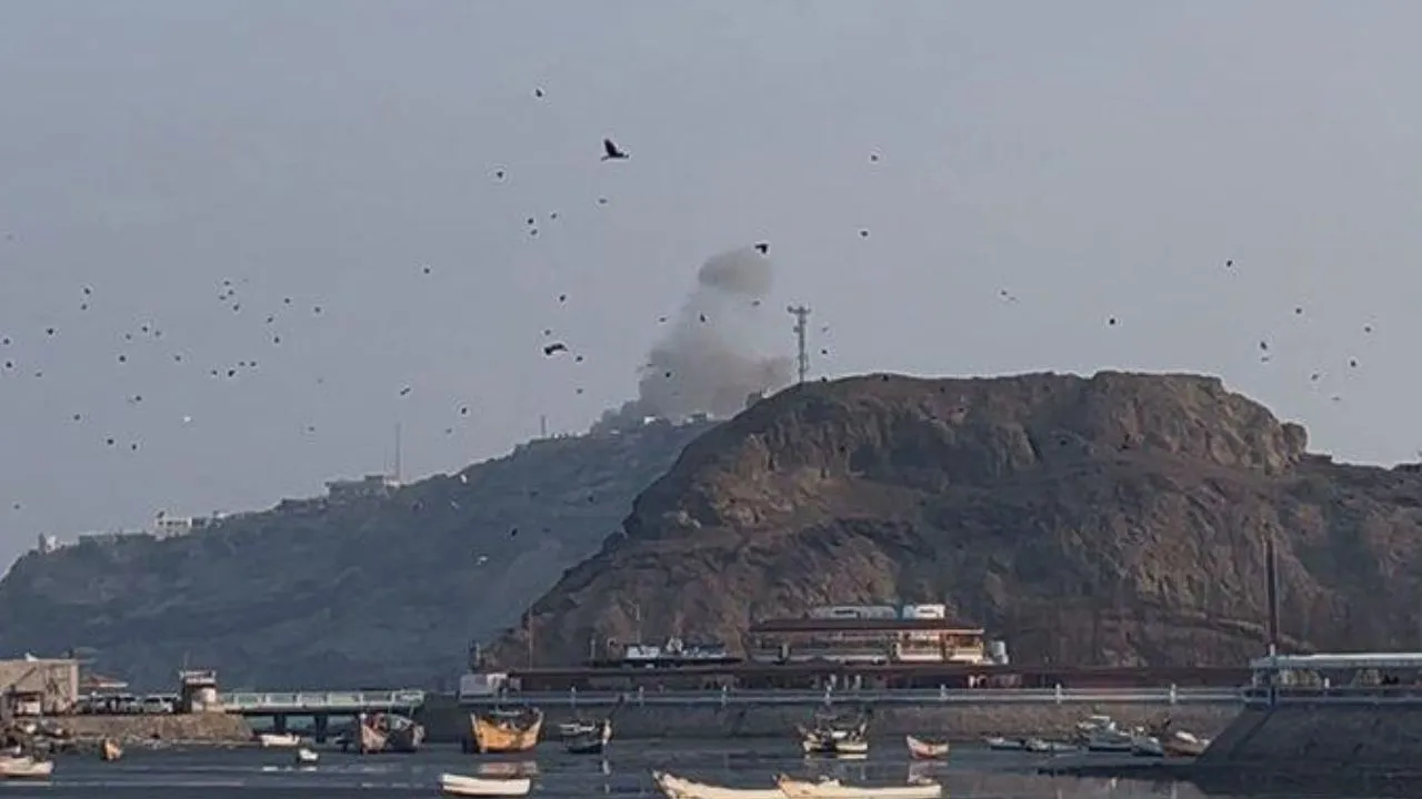 Husiler Yemen'de Başkanlık Sarayı'nı vurdu!