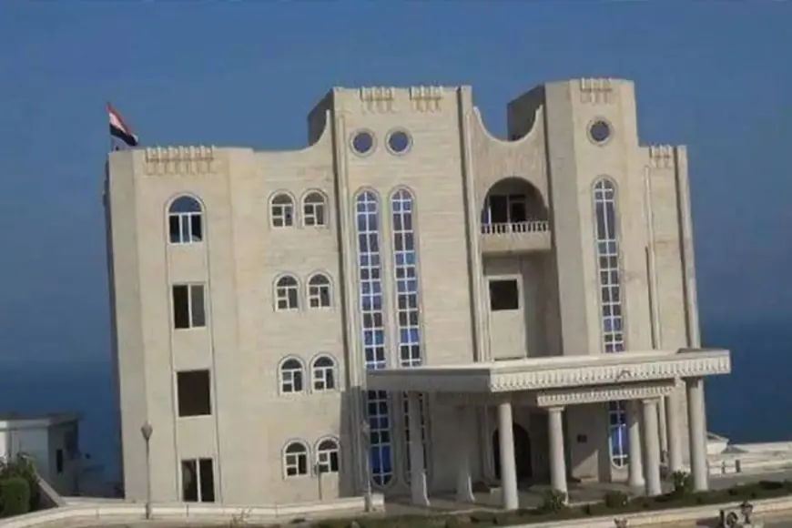 Hûsiyan bi fûzeyan êrişî Qesra Serokkomariyê ya li Adenê kir