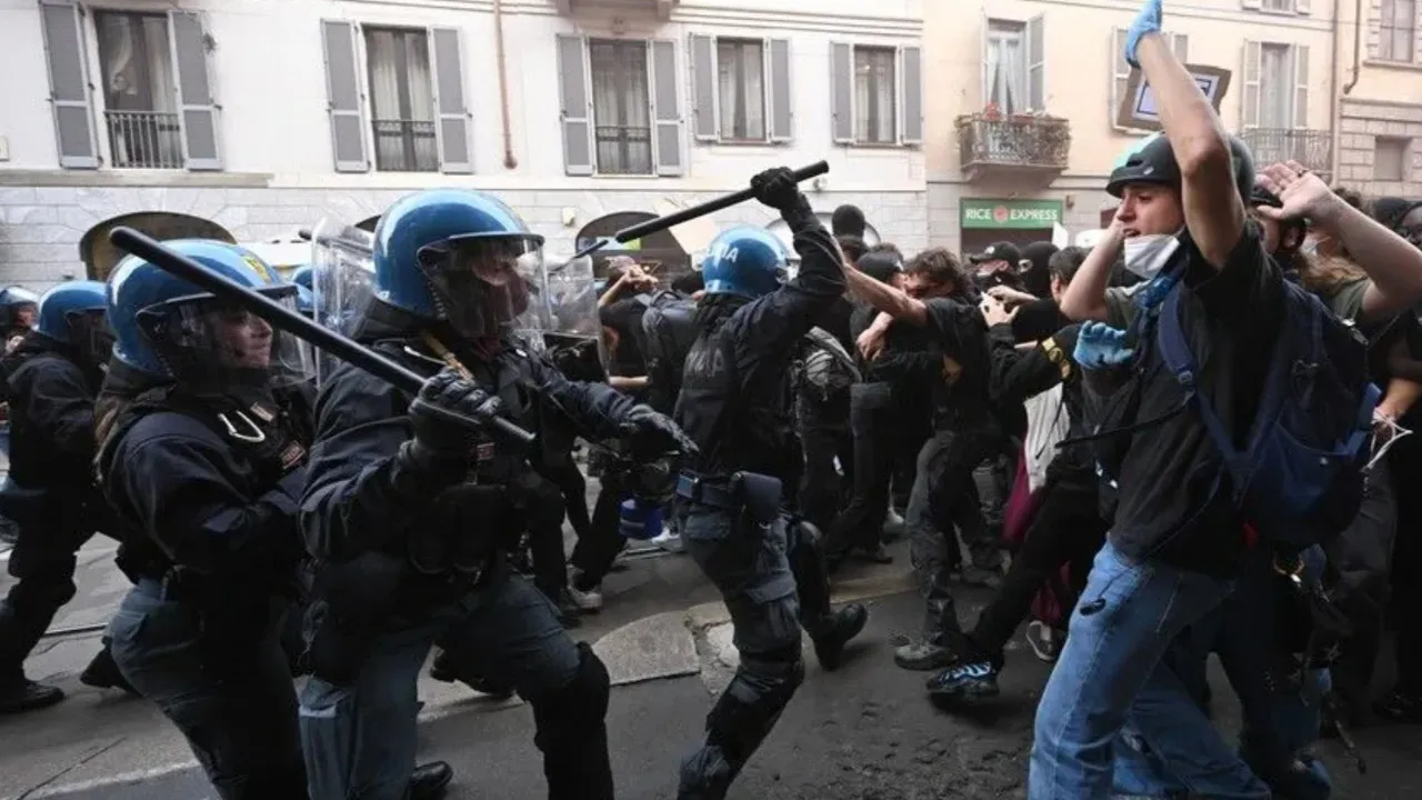Protestolar büyüyor! İtalya'da ordu sokağa iniyor! 