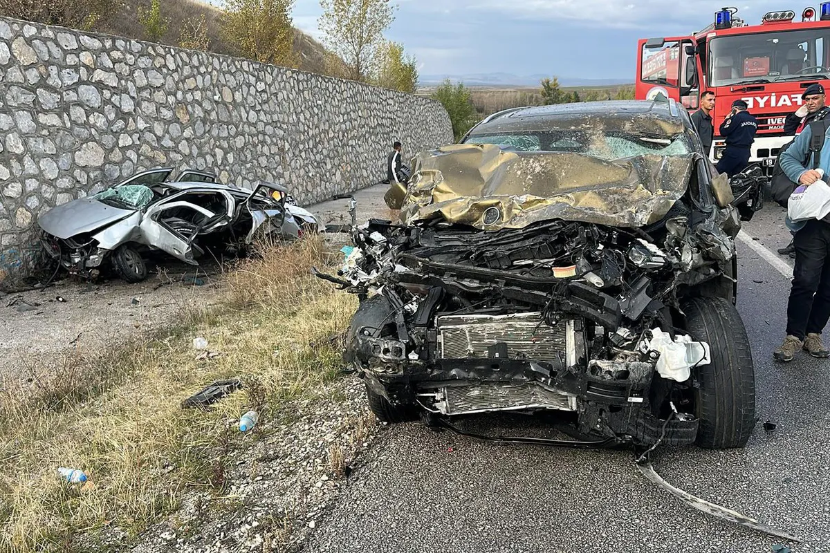 Li bajarê Çorumê di qezayê de 4 kes mirin û 2 kes birîndar bûn