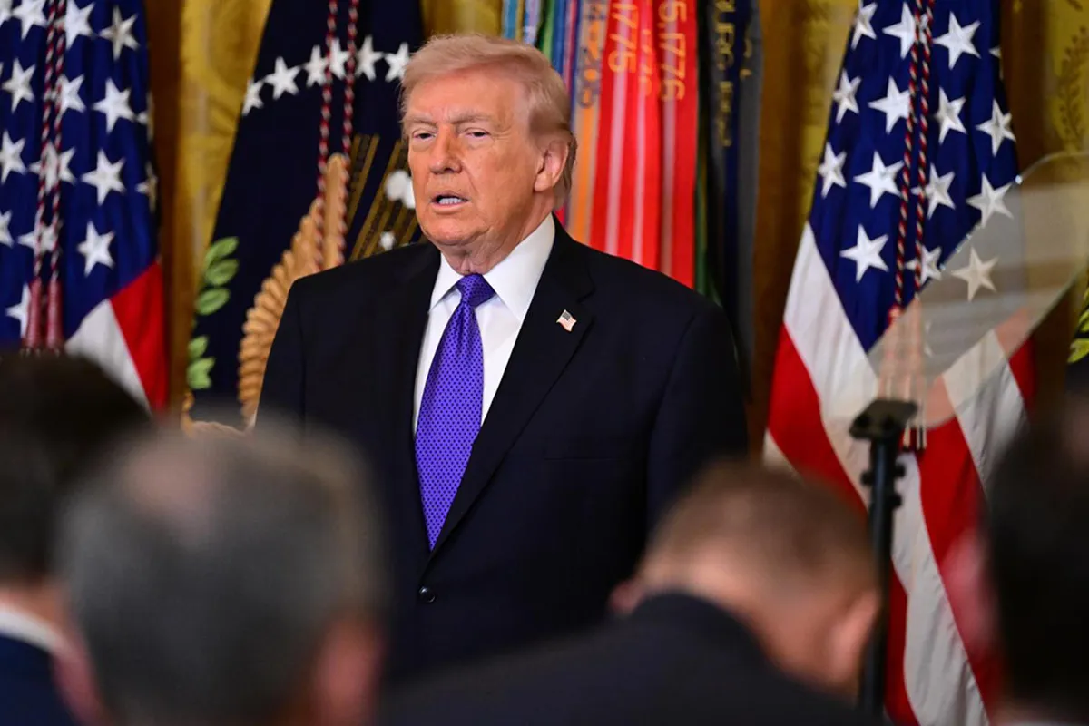 Trump: Dikarim bombeyekî biçûk weka ya nuklerî bavêjim ser Îranê