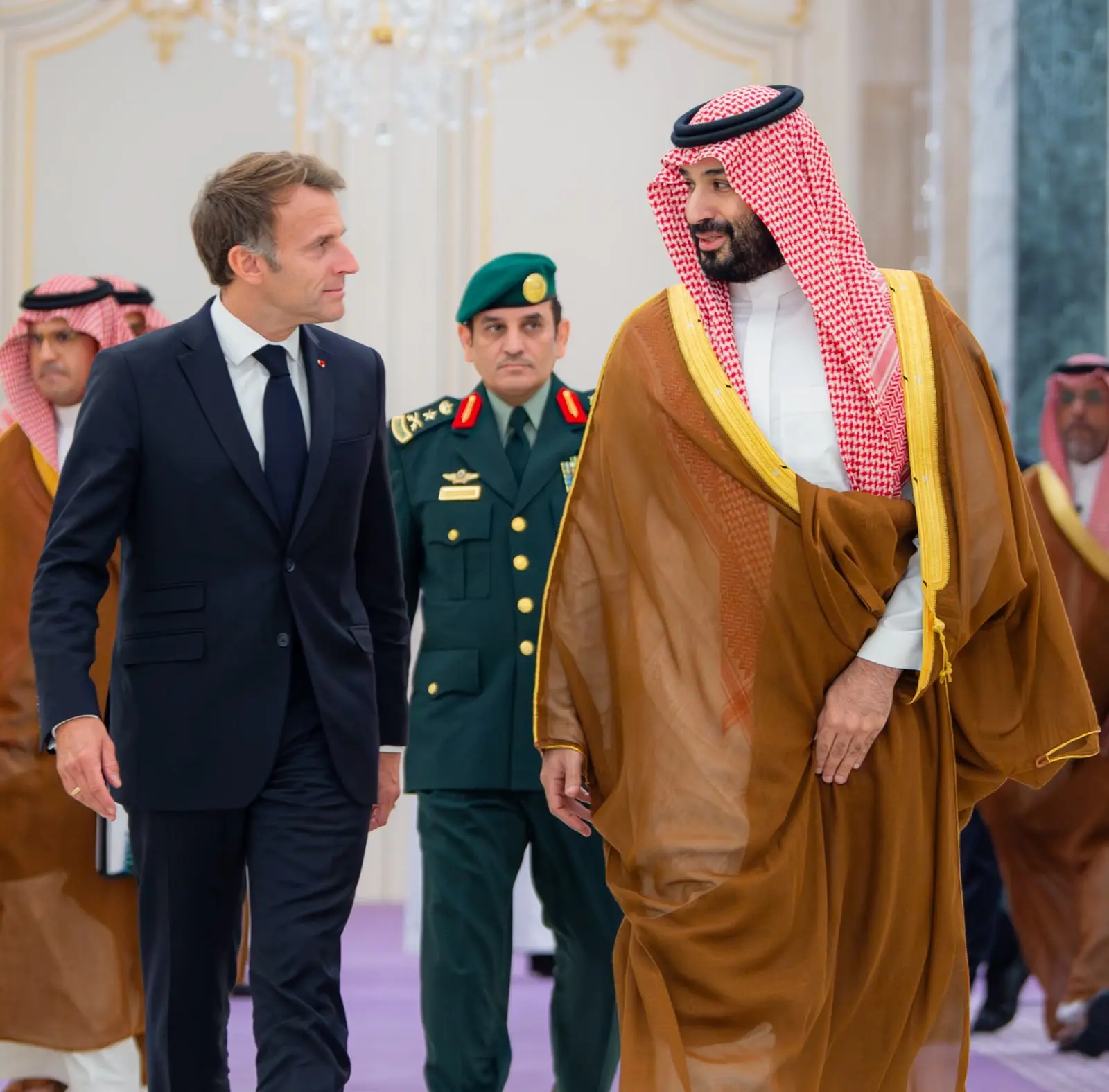 Serokê Fransayê Macron bi welîahd prens Selman re hevdîtin kir